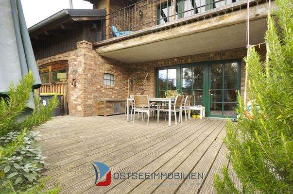 Große Terrasse a. d. Küche