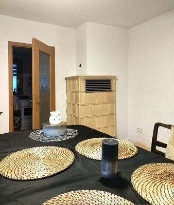 Kachelofen im Esszimmer.jpg