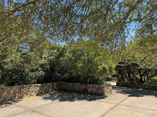 Prächtiges Anwesen mit Olivenhain und zwei kleinen Seen in Palau