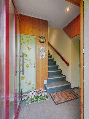 EG-Flur (Heizkeller & Treppe zur Eigentümerwohnung