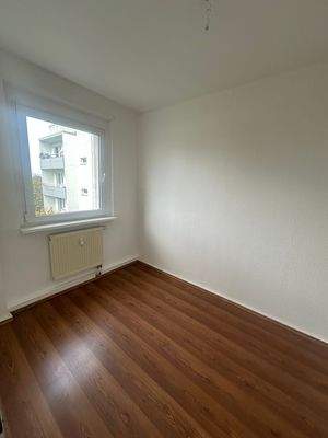 Leeres Zimmer mit Fenster