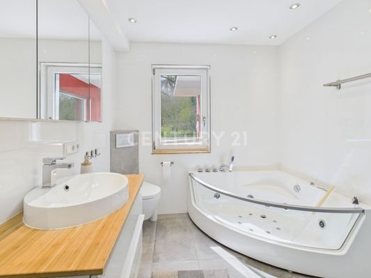 Badezimmer mit Badewanne