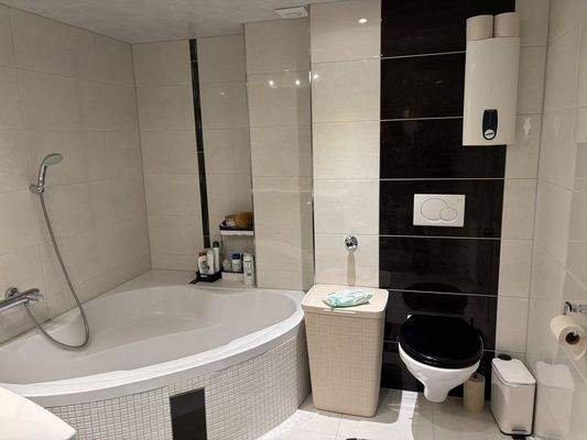 Entspannung pur in elegantem Bad