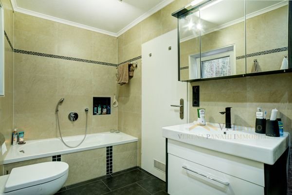 Bad mit Wanne