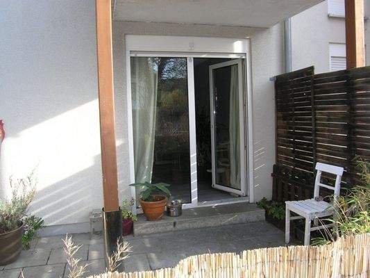 Süd-West-Terrasse mit Zugang zum Wohn-Schlafzimmer