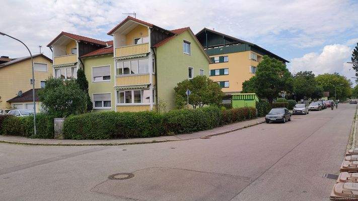 Die Ansicht auf das Mehrfamilienhaus aus südöstlicher Richtung