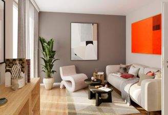 Ein hell erleuchtetes Wohnzimmer