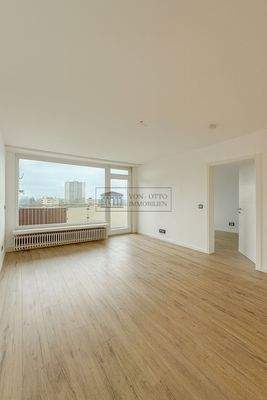 Lichtdurchflutetes Wohnzimmer 