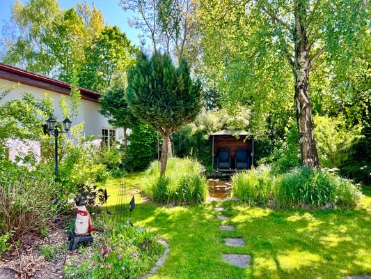 makellos 35a EFH Velgast - Garten und Teich.jpg