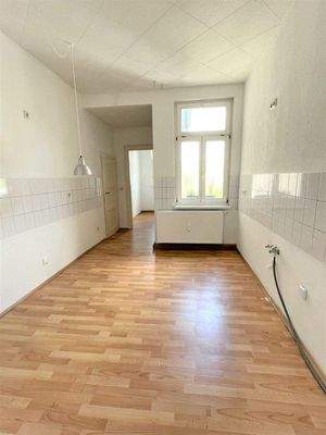 Küche mit Abstellkammer