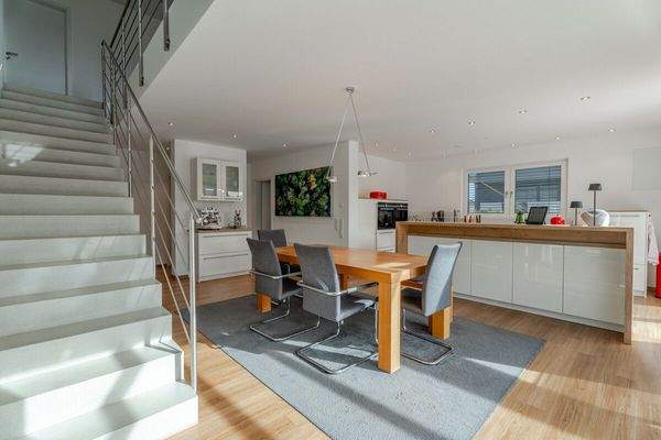 Esszimmer und Küche Gartengeschoss 