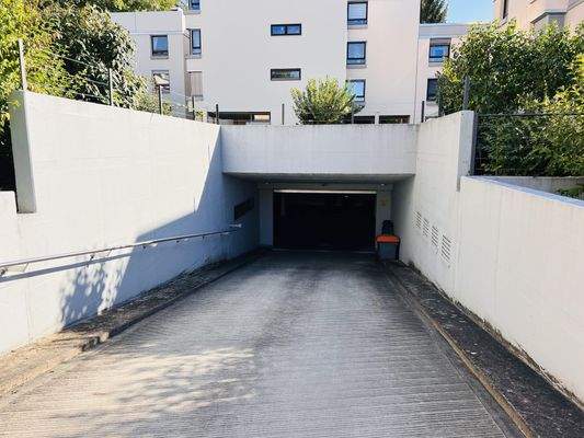 Einfahrt in die Tiefgarage