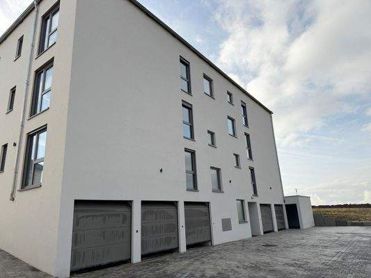 .. viel Platz für Ihre Autos !