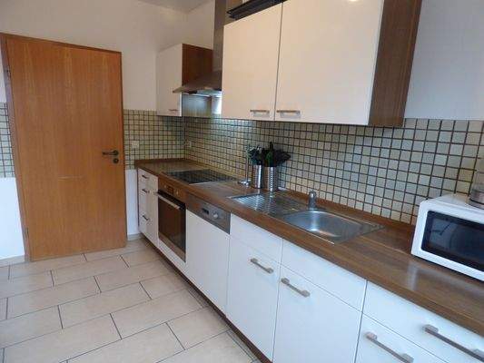 Küche mit moderner Einbauküche