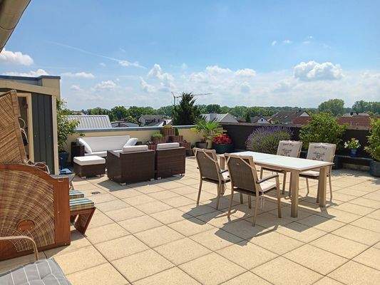 großzügige Terrasse