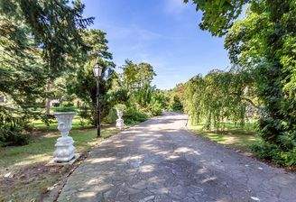 Herrschaftliche Zuwegung zur Villa