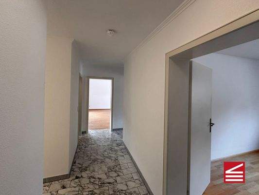 rechts Kinder - Arbeitsz. - gerade aus Wohn-Essz., links Gäste Bad, rechts Küche