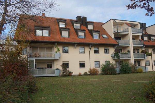 Mehrfamilienhaus mit Balkon