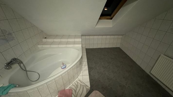 Badewanne im Bad.jpg