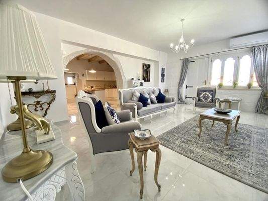 Wunderschön Renovierte Villa mit Meer- und Bergblick zum Verkauf in Xirosterni