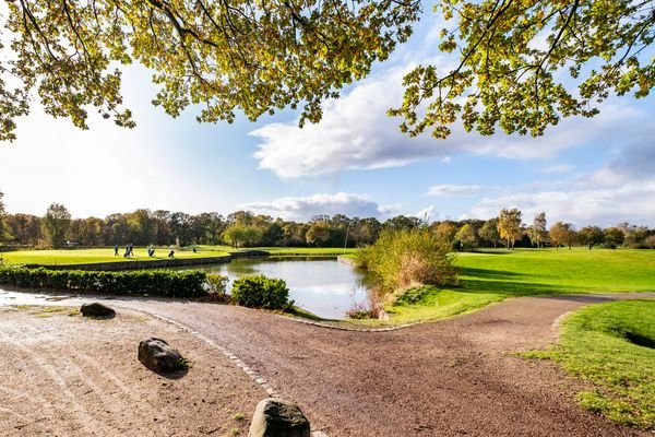 Und wenige Abschläge vom Golfplatz Treudelberg entfernt