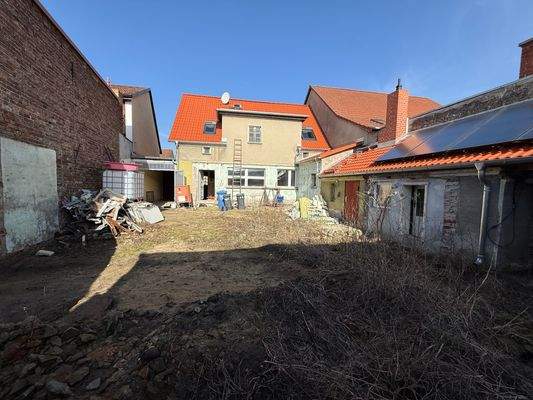 Innenhof mit Nebengebäuden 2