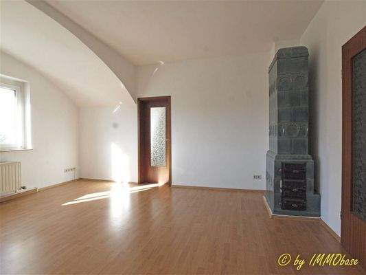 Historischer Kachelofen (nicht mehr nutzbar)