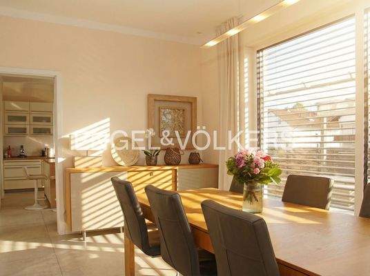 Essbereich in Richtung Küche