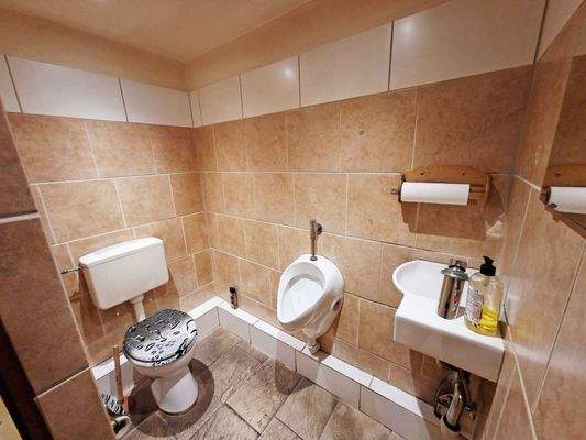 Herrentoilette im EG