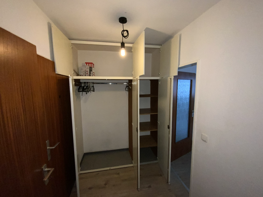 Abstellschrank in der Diele