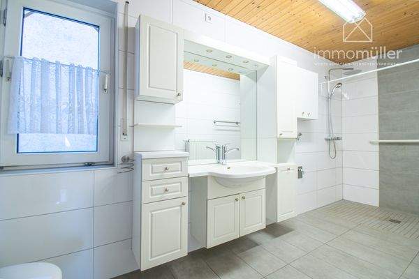 Badezimmer EG