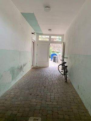 Die Tordurchfahrt mit Hauseingang