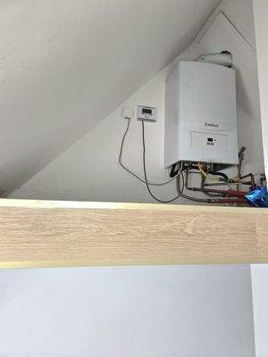 neue Gas-Zentralheizung mit Warmwasseraufbereitung