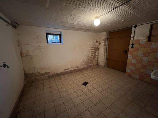 viel Abstellfläche im Keller