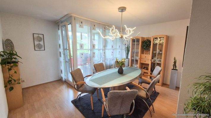 Esszimmer mit Zugang Loggia