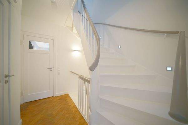 Treppenhaus Flur OG zum DG