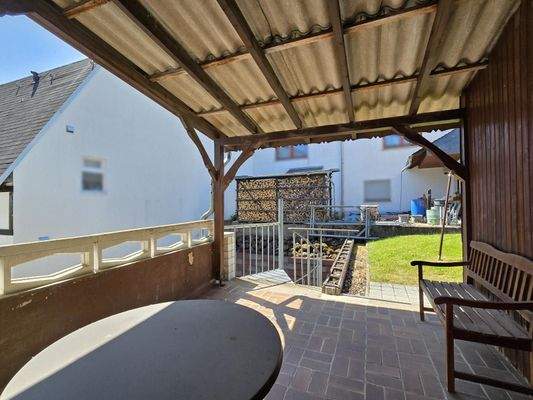 Terrasse mit Zugang Hof und Garten