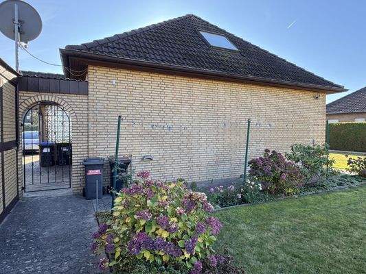 hintere Ansicht mit Durchgang