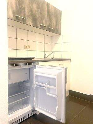 AnKaSa Immobilien GmbH_Maklerempfehlung Leipzig_Lützen_Markkleeberg_Markranstädt_2 Raum Wohnung_1.OG_Detail_Kühlschrank