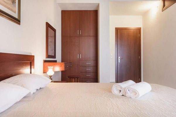 Kreta, Myli: Zwei Residenzen mit Meerblick in ruhiger Lage zu verkaufen