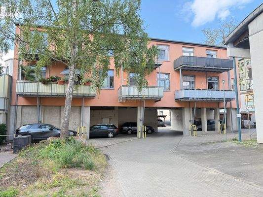 Die Hof - und Zufahrtsansicht