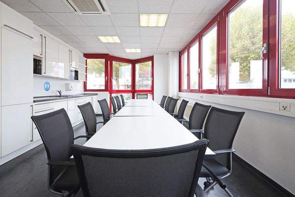 Aufenthaltsraum mit Küchenzeile