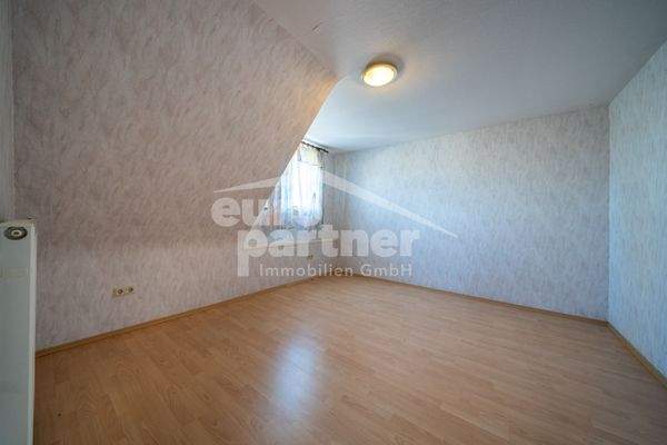 Schlafzimmer II (DG rechter Gebäudeteil)