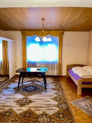 Wohn o. Schlafzimmer OG