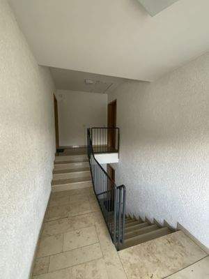 Treppenhaus/Wohnungstür