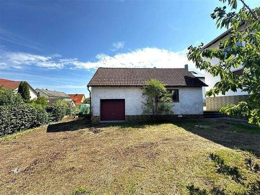 Doppelgarage mit Geräteschuppen