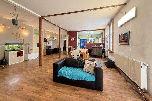 großes Wohn- und Esszimmer