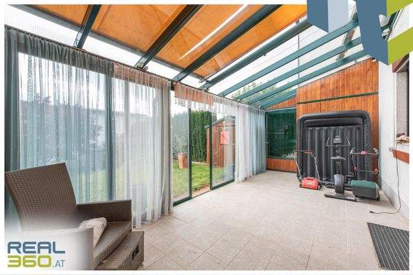 Wintergarten mit Ausgang zum Garten