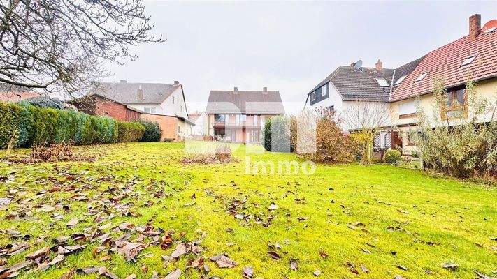 Großer Gartenbereich / vollumzäunt / Robotermäher