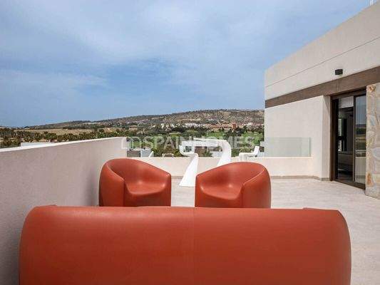 Stylish Mediterranean Houses with Golf and Nature Views in Algorfa